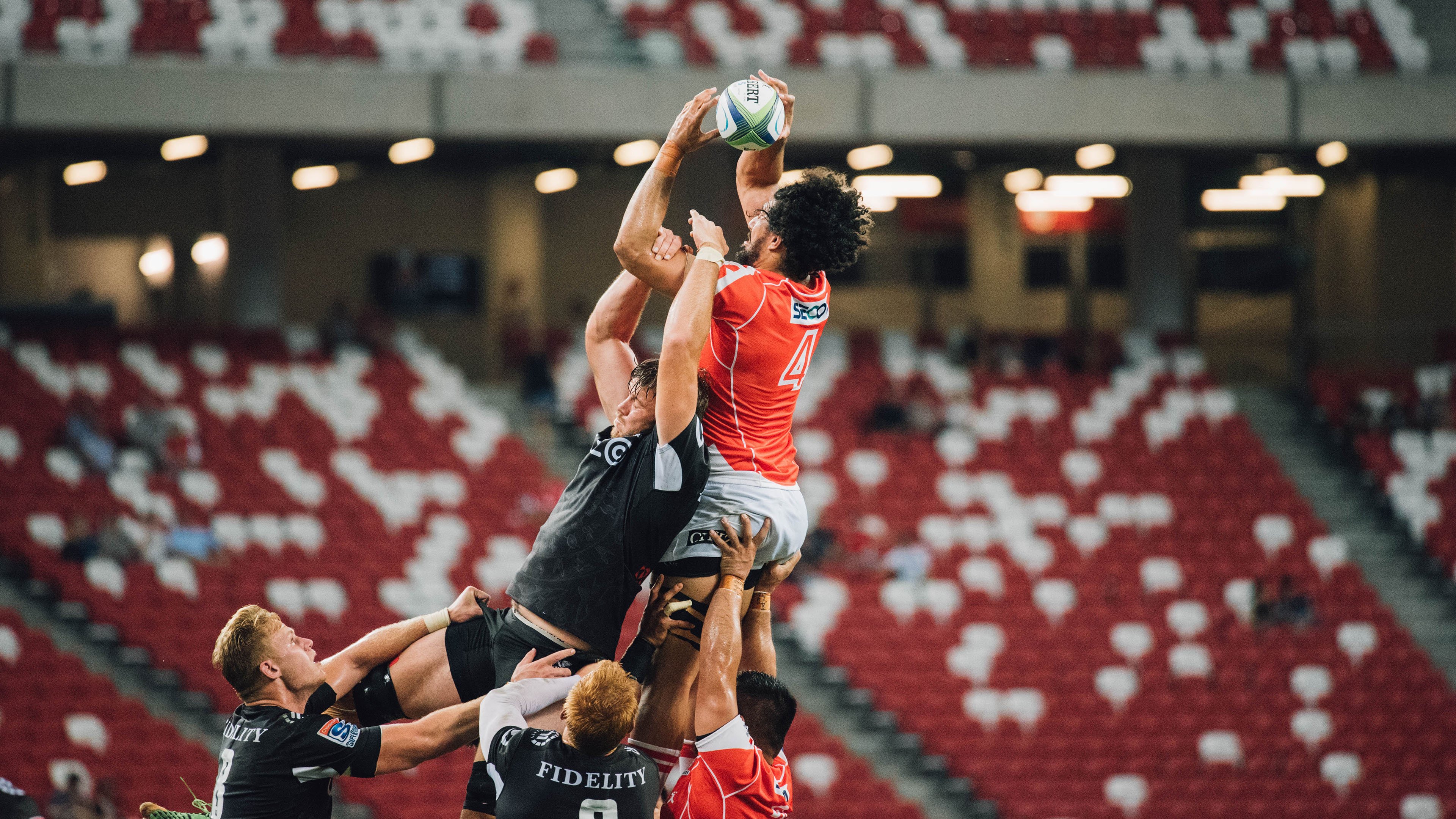 田径赛场焦点!美国队对阵澳大利亚队,主力缺阵,替补球员挺身而出